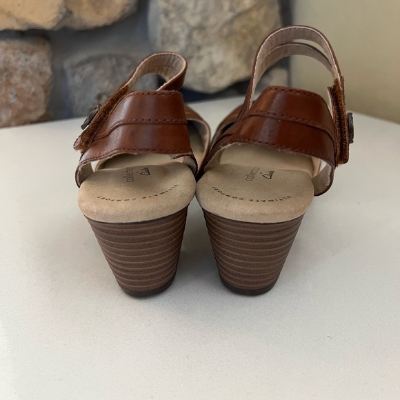 Clarks Valarie Rally Ultimate Comfort Mary Jane Heeled Sandal Size 10 - Picture 8 of 9